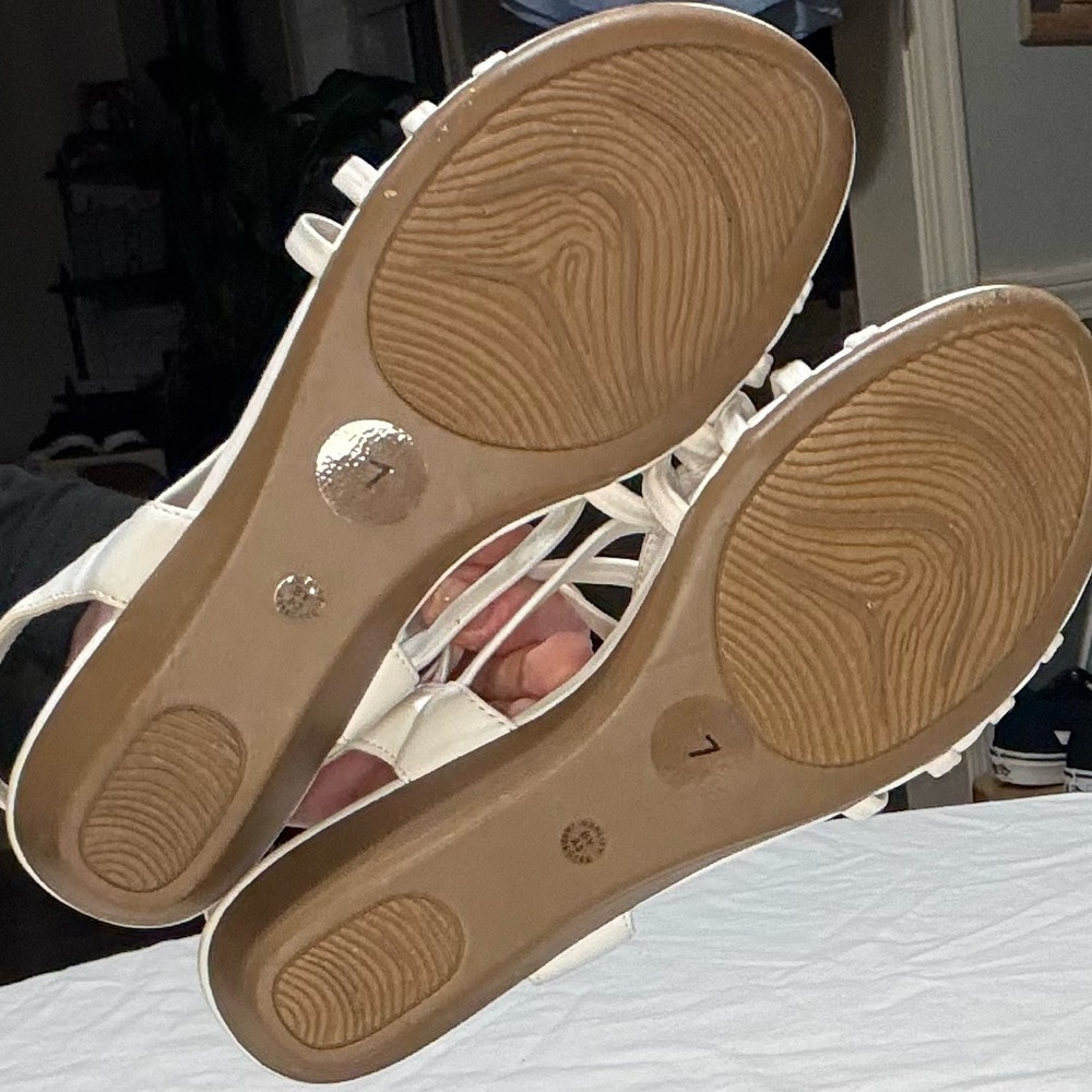 Elegant White Women's Sandals​ - Picture 5 of 5